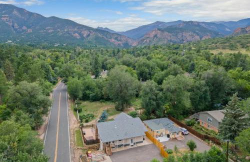 Canyon Retreat with Hot Tub 3min to Broadmoor - Foto 1