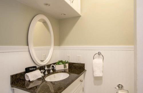 Gorgeous Traditional Home Modern Amenities Downtown Harwichport - Foto 28