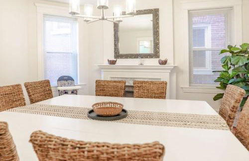 7BR Luxury Living 1st Floor Primary ABODEbucks - Foto 8