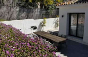 Marbella Bliss - Luxury 4-Bedroom VILLA with Garden, Private POOL & Jacuzzi, Marbesa near- 5 min to the Cabopino Beach - Photo 7