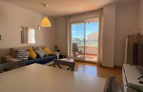 South facing 1 bed apartment, near beach - Photo 7