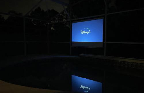 3 Bedroom Villa with Poolside Cinema and Games Room Close to theme Parks sleeps 6 - Photo 44