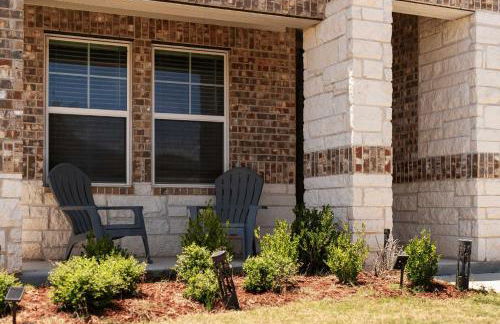 Charming 4BR Home w Spacious Backyard in Hutto - Foto 23