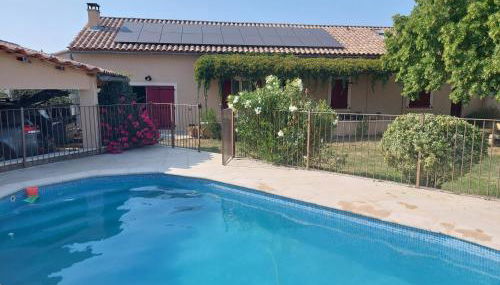 Mas La Gentille ,,, à la campagne , beautiful outdoor , swimming pool , pool house , Nice green Garden , BBQ ,,, only for you , pour passer un séjour inoubliable - Photo 3, Garden, Garden view