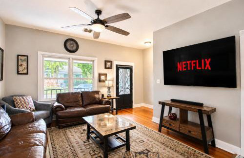 Dog-friendly home with large patio, W/D & central AC - Foto 38