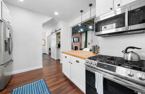 Cozy escape with Hot Tub, ideal for family & friends - Photo 27