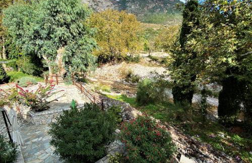 Steinturm mit Dach-Terrasse zwischen Fluß, Meer und Gebirge- Spiti Pirgos - Foto 27