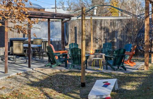 DenverRed Rocks 6BR Sleeps 14 Hot Tub - Foto 52