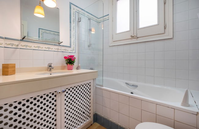 Stunning 4BR Apart in Sagrada Familia - Photo 43