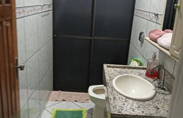 Casa Com 2 quartos, Garagem Ar tv - Foto 2
