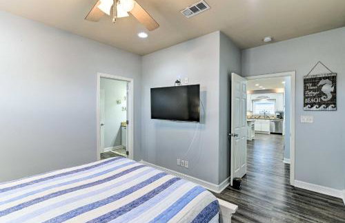 Group Getaway with Deck, Steps to Crystal Beach! - Foto 27