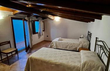 Dimora storica Gallurese vicino al Lago - Foto 10