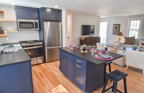 Fully Updated Home w Great Outdoor Space - Foto 10