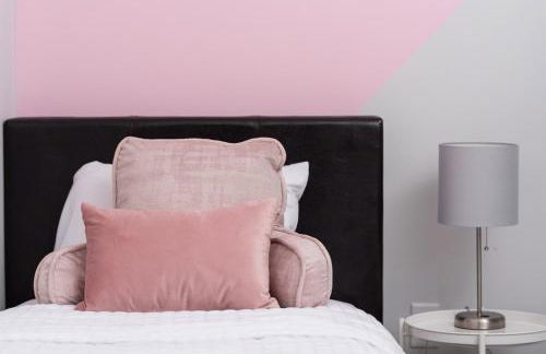 Unit 105 Stylish Condo with Free Parking and Close to Downtown - Foto 8