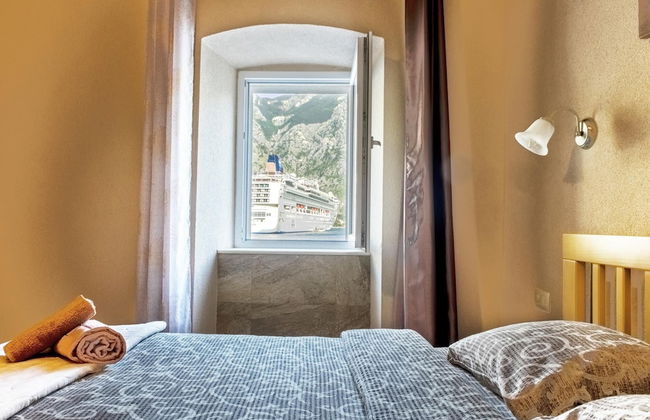 Chic and Elegant Flat Near Beach in Montenegro - Photo 20