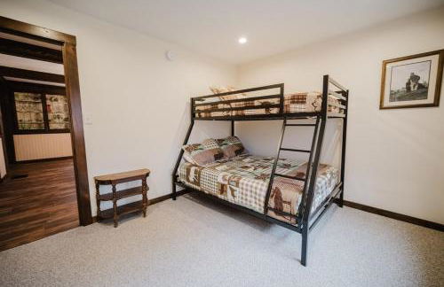 13 Beds, 17 Guests with Hot tub only 15Mins to Sunday River - Foto 12