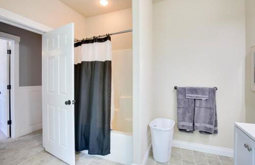 Hot Tub, Pavilion! Family Home Near UO and Autzen - Photo 24