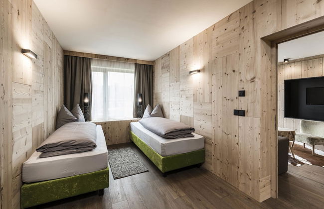 Presulis Hideaway Apartments & Restaurant - Photo 4