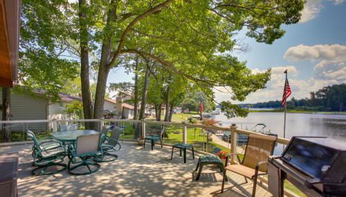 Sauna and Fireplaces! Lakefront Cadillac Retreat - Foto 3