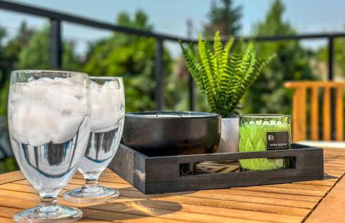 Great Falls Premier Retreat by Wrecked & Refined Stunning Views Hot Tub Family Fun - Foto 32