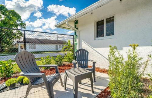 Roxanas 3bed 2bath Home with Modern Interior and BBQ Backyard - Photo 12