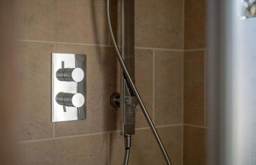 Scenic Oaklodge with wood burner - Photo 30