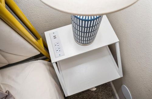 Entire Private Home with 2 Bedrooms 1 Bathroom, King Bed, Pool, Hot Tub, 2 Parking in Mira Mesa Available Now - Photo 33