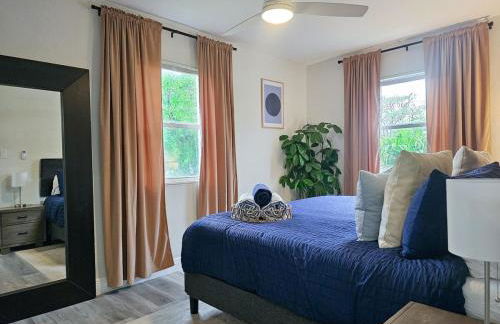 The Ruby - Hot Tub - King beds - Close to LMC - Foto 28