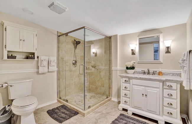 5BR with Heated Pool 5 min to Beach - Photo 28