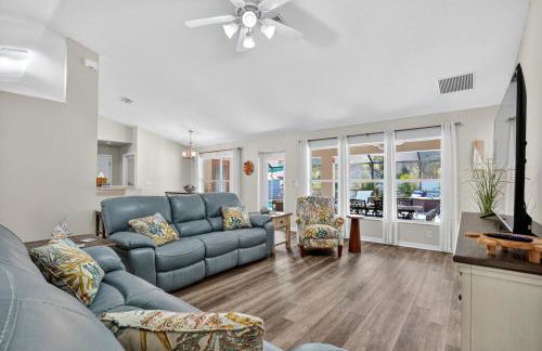 Spacious 4BR Retreat with Heated Pool & Spa home - Foto 11