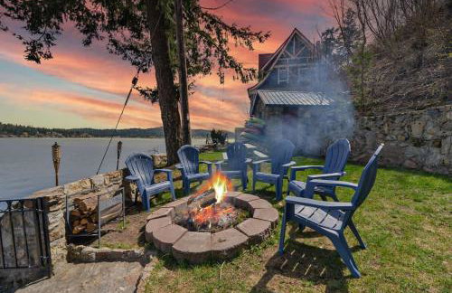 Huvila Haven Lake Front Home with Dock and Hot Tub - Foto 31