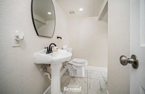 Sprawling Home w Rooftop Spot - Foto 69