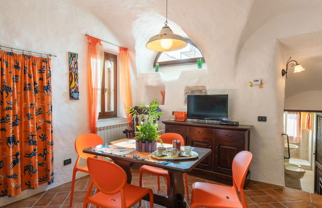 2 bedroom House in Cipressa with garden and terrace - Photo 9