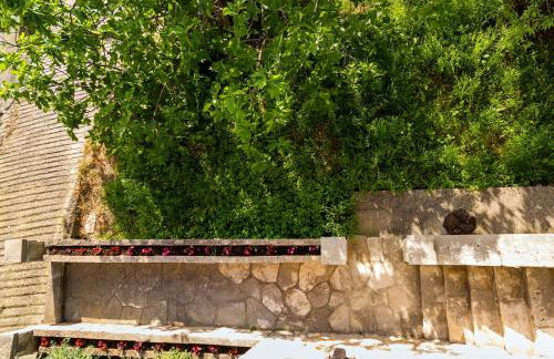 Old Small Stone House - Photo 16