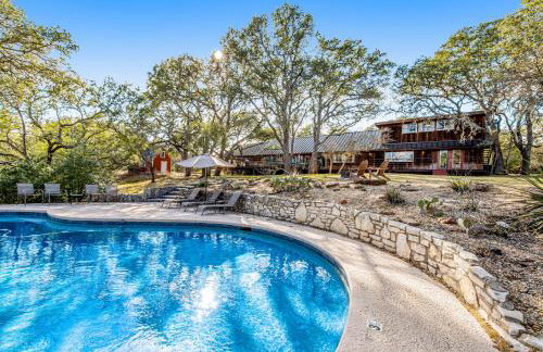 Hill country gem with private pool, deck, firepit, Ping-Pong, foosball, & WiFi - Photo 52