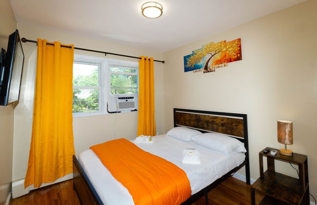 Cheerful & Beautiful 3-Bedroom Ranch - Photo 6