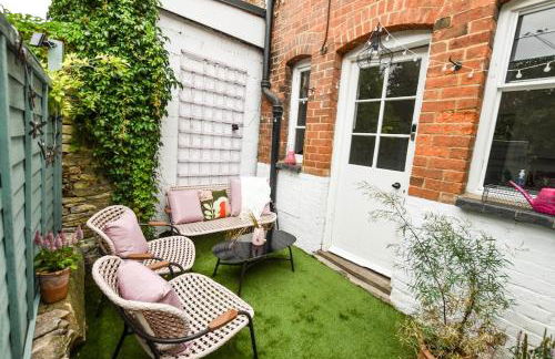 Cheerful 3 bed Grade II Central Cottage - Foto 14