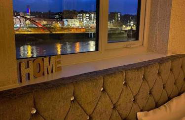 Luxury 2 Bedroom waterfront apartment with balcony - Foto 29