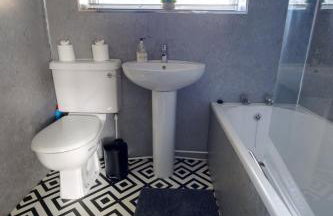 Cosy Apartments for Couples & Working Professionals Free Parking & Smart TV - Foto 7