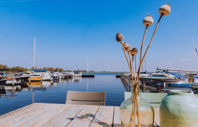 Modern Houseboat With air Conditioning Located in Marina - Foto 6