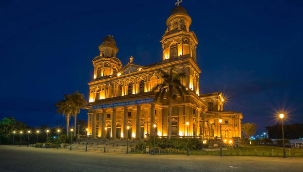 Ancienne cathédrale de Managua de nuit
