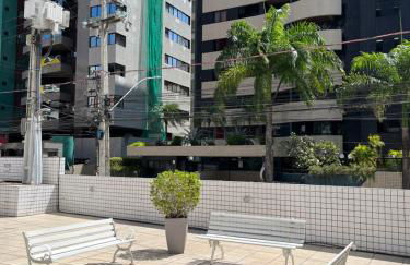 Quarto e sala completo de tudo na Ponta Verde a 300m da praia - Foto 35