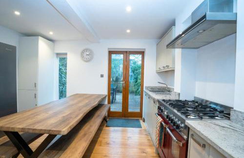 4 Bedroom Winchester Town House, central, parking - Foto 11