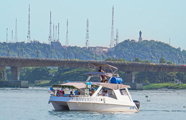 Guayas River Catamaran Ride - Sunset - - Foto 2