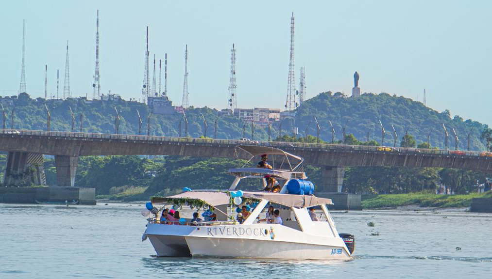 Guayas River Catamaran Ride - Sunset - - Foto 2