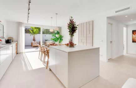 VACATION MARBELLA I Villa Ava, Private Heated Pool, Rooftop Hot Tub, Sauna, Luxury Interior, Golf and Sea Nearby - Foto 50