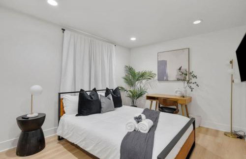 Modern Elegance- Big Group - Games - Sleeps 10 - Photo 1