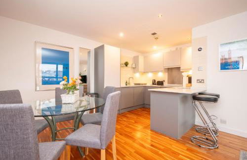 Bright Spacious Modern 5th flr City Oasis-Sleeps 6 - Pass the Keys - Foto 24