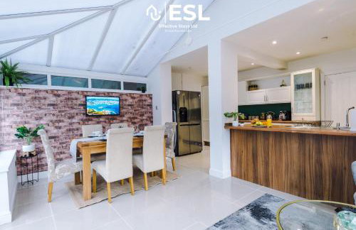 Open Plan - 3 Bedroom House - Garden and Outdoor Seating - Driveway Parking - Short Drive to City Centre - Foto 36