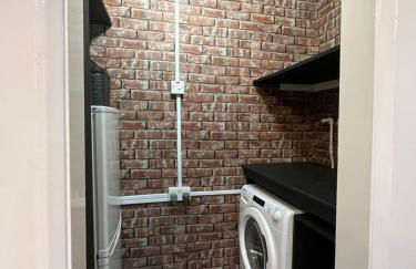 Perfect 1 Bed Apartment - Central with Parking, WiFi, TV, Desk - Foto 9